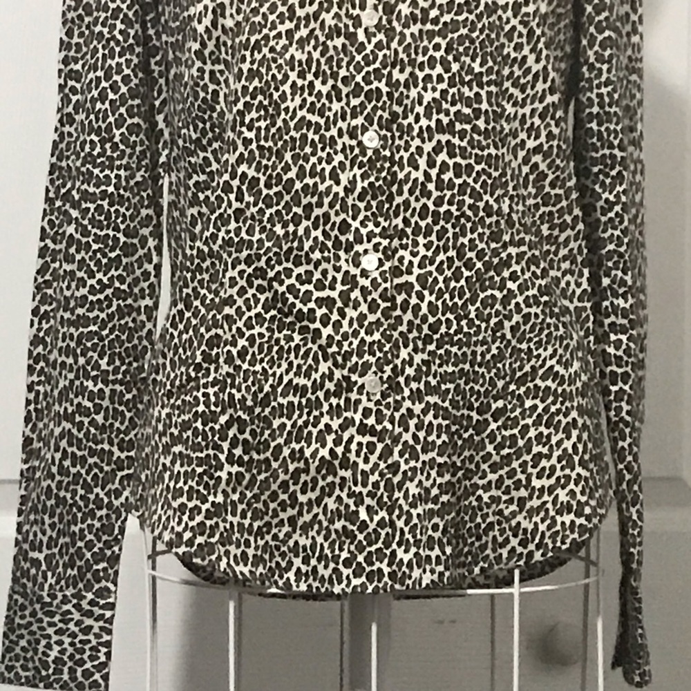Talbots Animal Print button down blouse size 2 - Picture 8 of 12